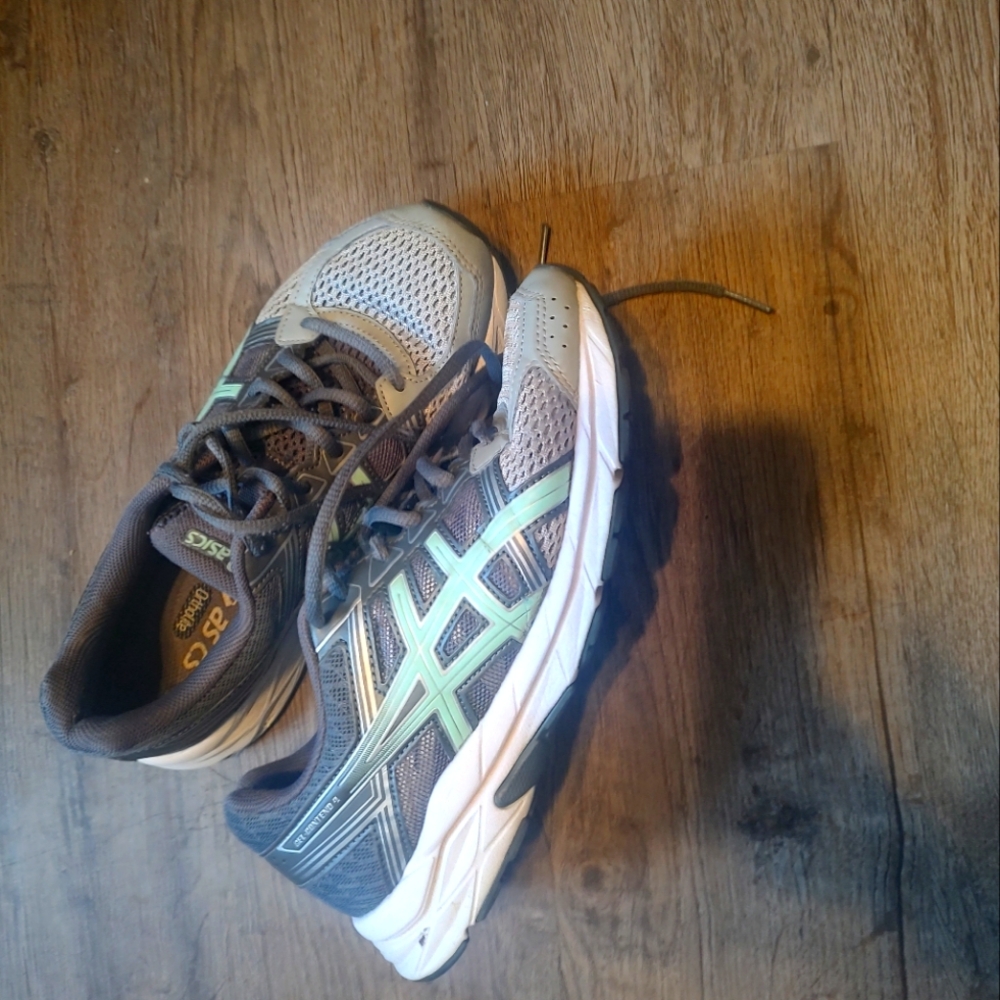 Women's Acsics size 7